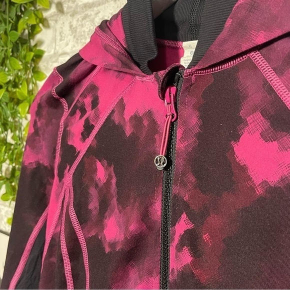 Lululemon Pink Daily Practice‎ Blooming Pixie Raspberry Black Jacket Size 6 - Picture 2 of 8